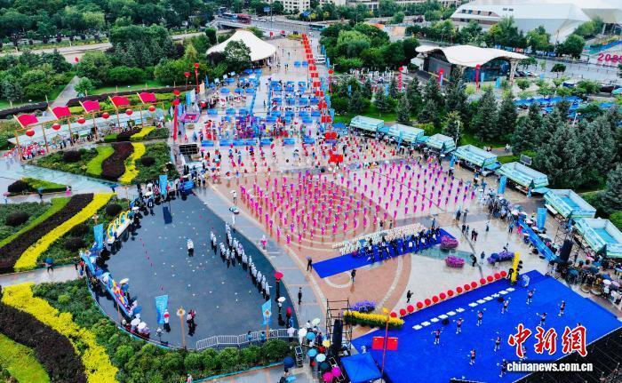 提高人民健, 事的浓厚氛