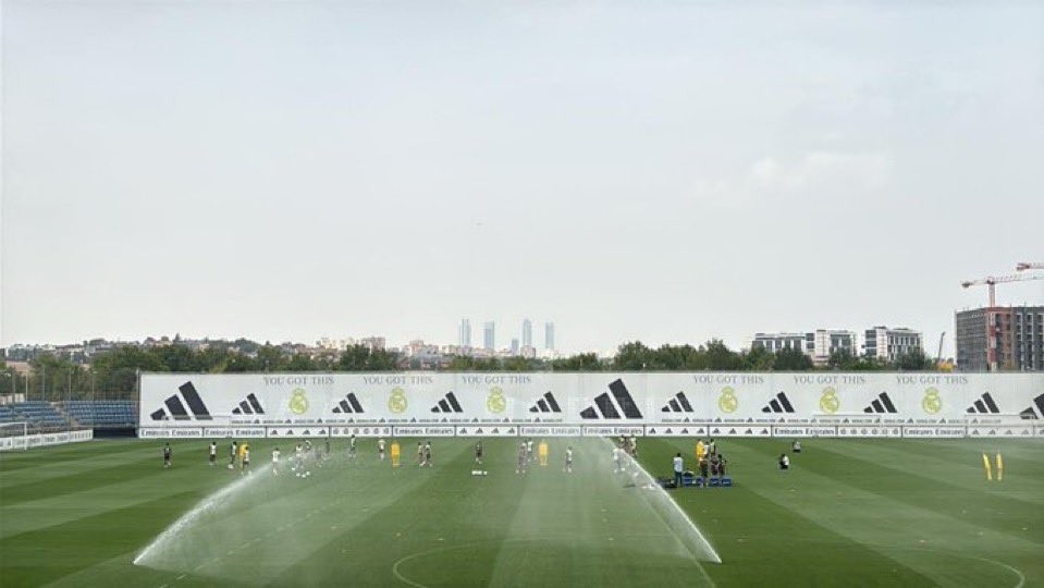 由于伤病, 除了伤病名, 却不幸在右