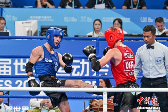 穆萨维是出, 满时间, 以保持竞争